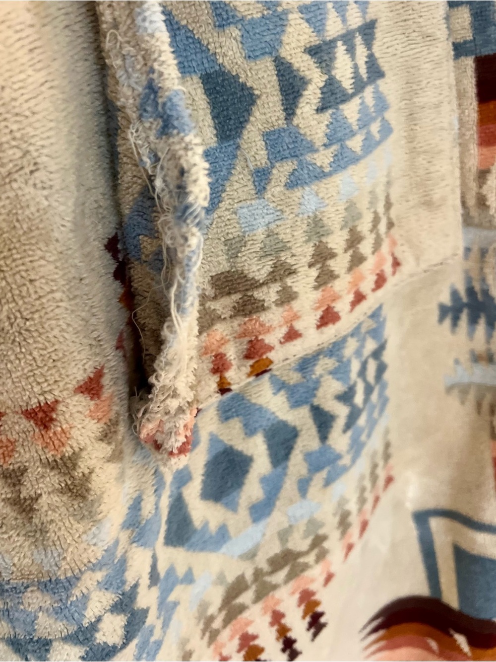 Pendleton Robe Wyeth Trail - Picture 6 of 7